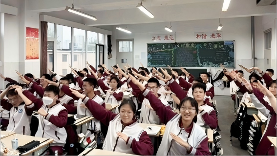 唐山二中学生图2.png